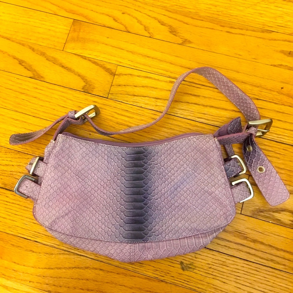 Absolutely gorgeous purse!!💜🤩